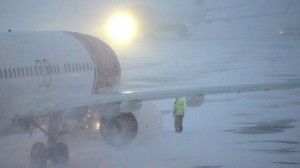 Авиадвижение в аэропорту Стокгольма остановлено из–за снега и ветра