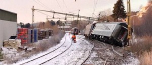 11 человек пострадали в Швеции из–за сошедшего с рельсов поезда