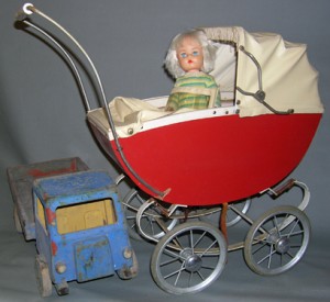 Старые и новые игрушки на выставке в финском городе Ханко