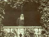 Л.Н. Толстой на террасе Яснополянского дома