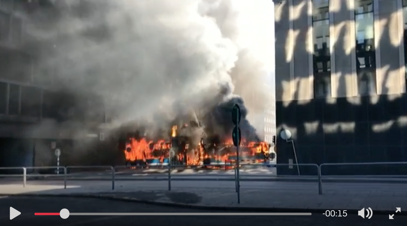 Газовая емкость на крыше автобуса взорвалась в туннеле в Стокгольме, пострадал водитель - СМИ