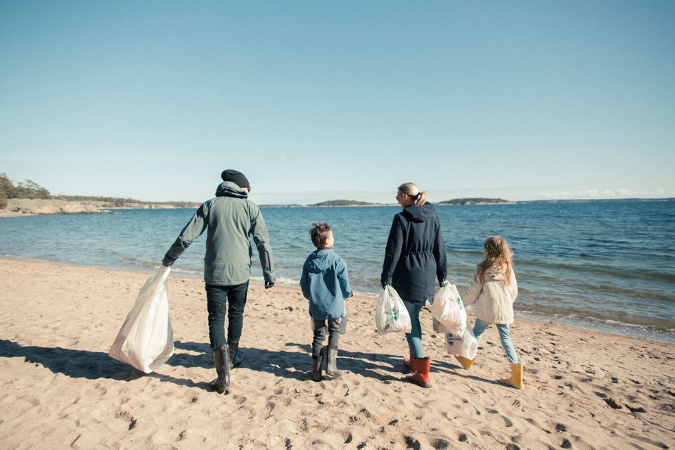 Сбором мусора во время прогулок и изоляции из-за пандемии коронавируса предлагают заняться шведам энтузиасты в борьбе за чистоту природы