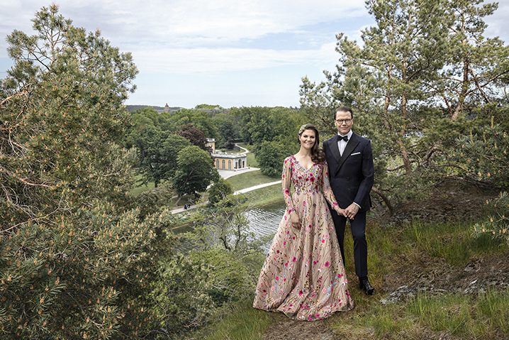 Десятилетие свадьбы отметили кронпринцесса Швеции Виктория и ее супруг принц Даниэль 19 июня