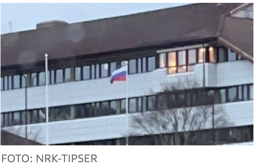 Флаг РФ подняли неизвестные у здания ратуши в Норвегии